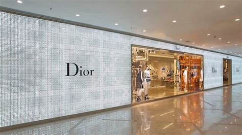 dior hong kong opening hours.